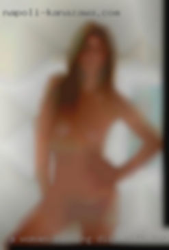 A woman looking dick with curves and confident in Gatesville.
